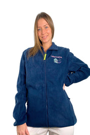 chaqueta forro térmico polar veterinaria mujer modelo guau de color azul marino con bordado en el pecho con el nombre veterinaria y un perro
